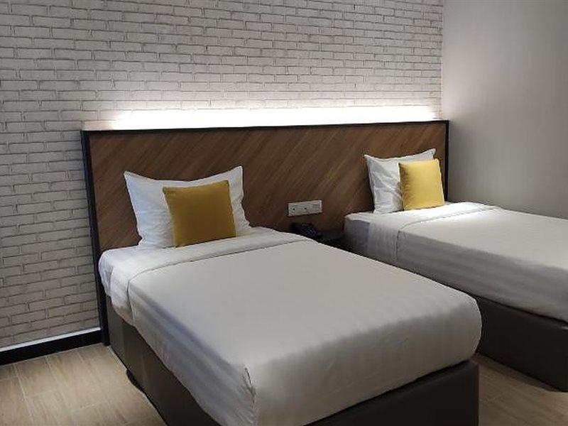 Hotel 99 Seri Kembangan Serdang Exterior photo